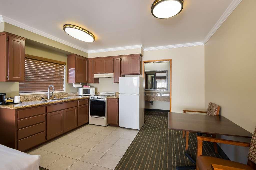 Best Western Holiday Hotel Coos Bay Bilik gambar